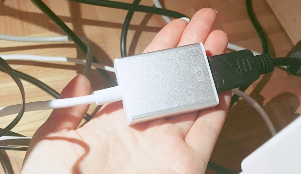 デスクトップパソコンに繋げたUSBアダプター