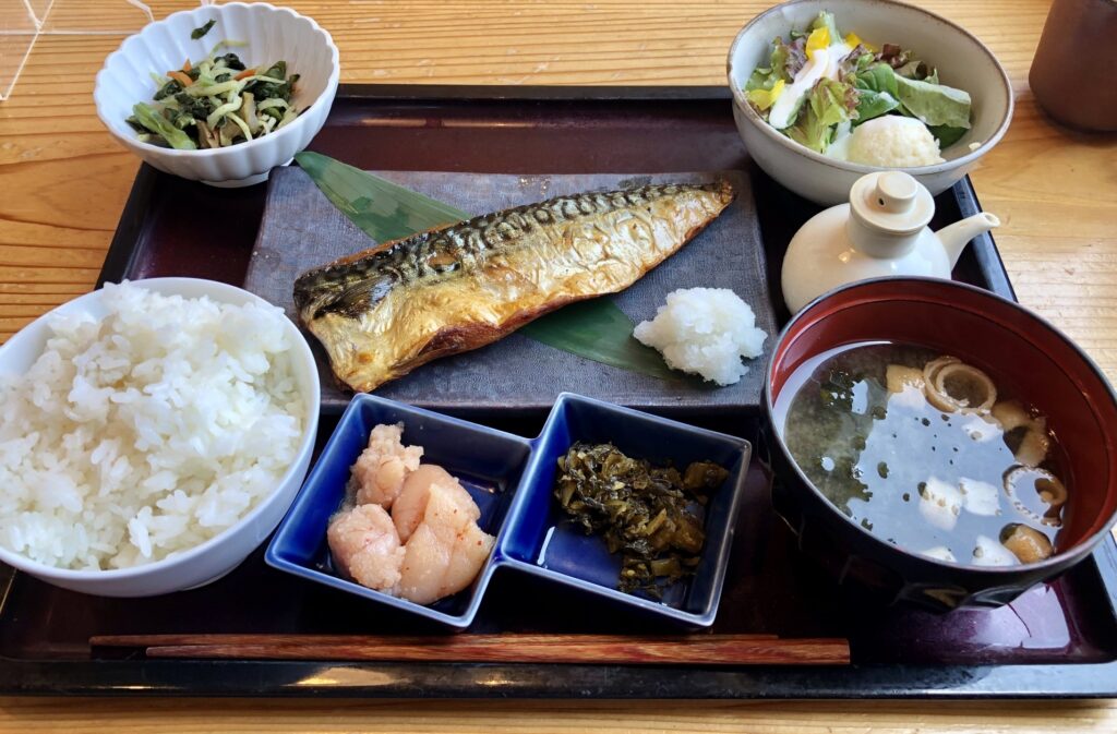 定食屋さんの美味しい塩鯖定食