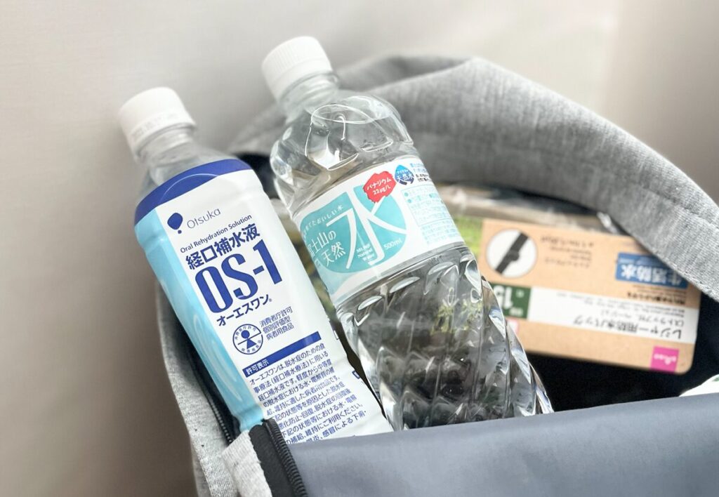 備蓄用の小さいペットボトルの水